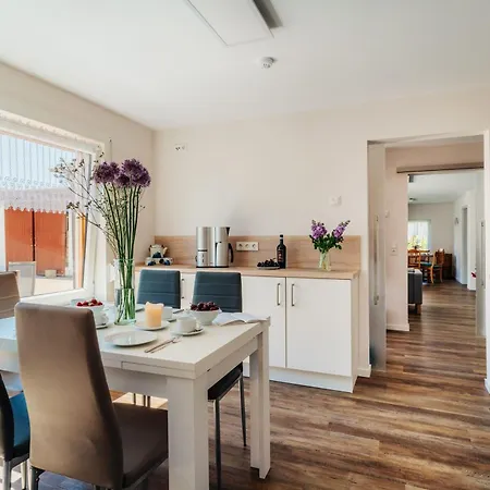 Waldnest Apartment *